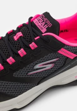 Go Run Trail Altitude Lace Up - Trail Hardloopschoenen - Black/Pink -Skechers 290034873203479bb9a33dd039cea993