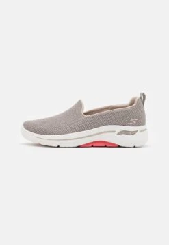 Go Walk Arch Fit - Sportieve Wandelschoenen - Taupe/Coral