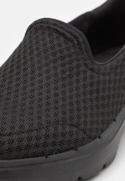 Go Walk 6 Slip On - Sportieve Wandelschoenen - Black -Skechers 5dff40fe541641e68ff1b32207c2c514
