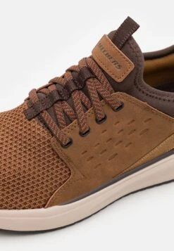 Skechers Crowder Colton - Sneakers Laag - Tan -Skechers 67868d8f5cbd485eaa8ee75525460c6f