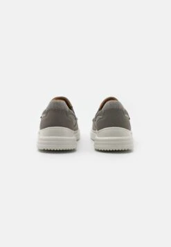 Skechers Proven Classic Fit - Sneakers Laag - Taupe -Skechers 691db118ffa3410f8dfd051deed86e5f