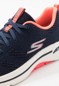 Go Walk Arch Fit Lace Up - Hardloopschoenen Neutraal - Navy/Coral 13 Go Walk Arch Fit Lace Up - Hardloopschoenen Neutraal - Navy/Coral -Skechers ad2f469c124d405cba0c0f4fbf566db7