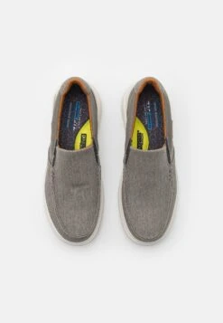 Skechers Proven Classic Fit - Sneakers Laag - Taupe -Skechers b453a5725a0240919e19199596cb2e73